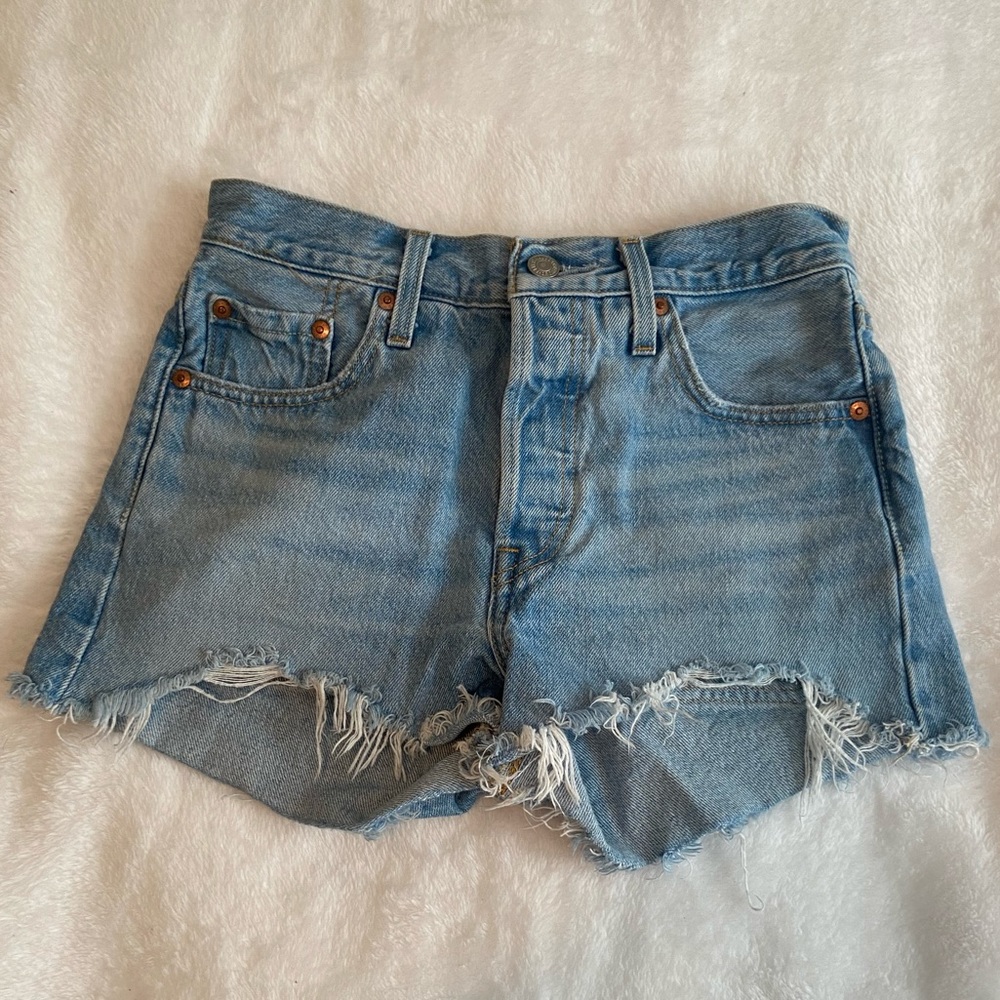 501 LEVIS SHORTS
